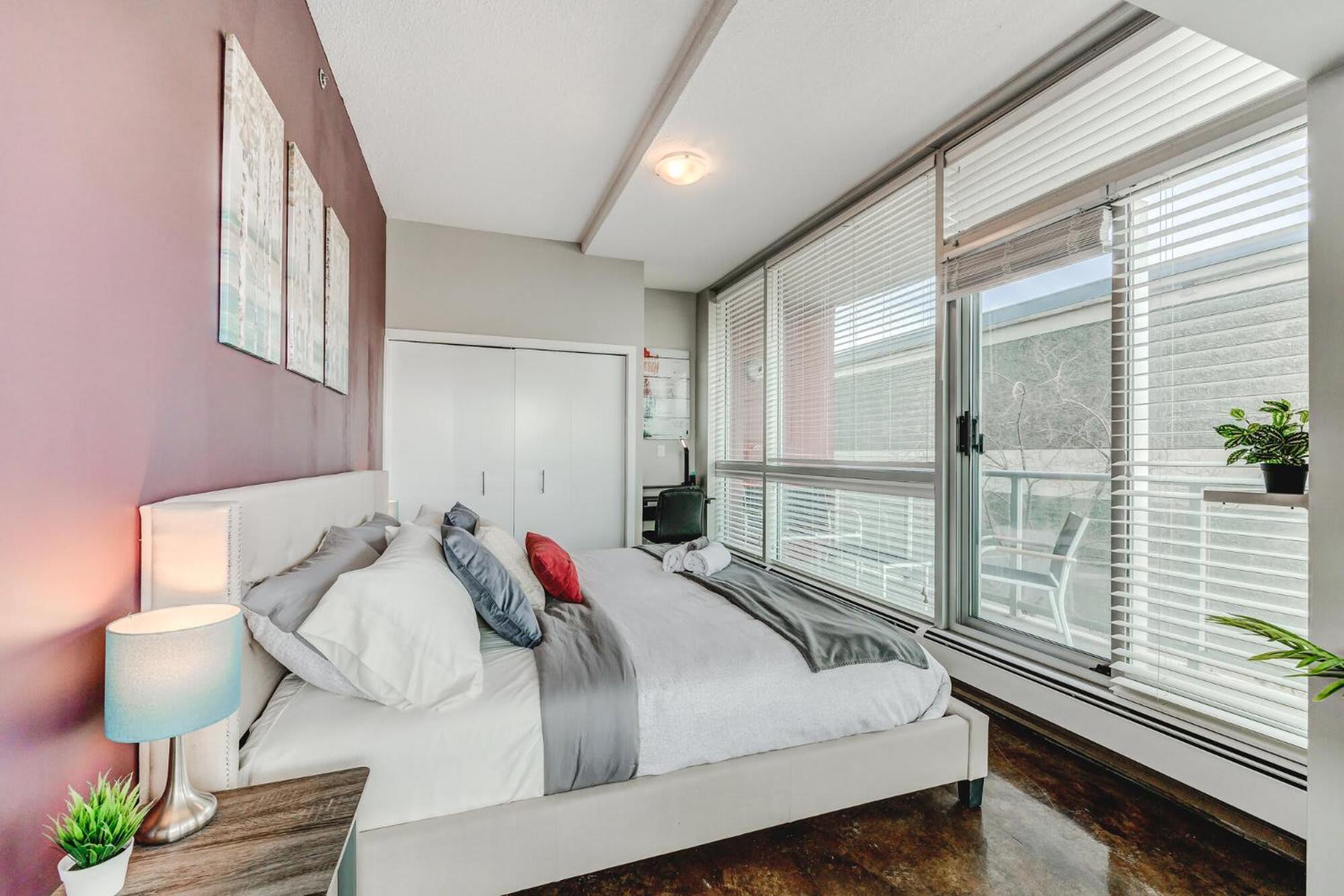 Upscale 2Br Condo - King Bed - Stunning Views YYC Buitenkant foto